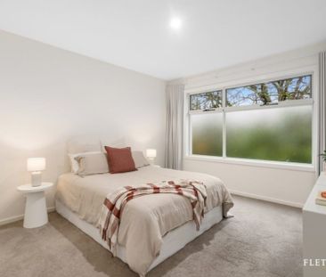 Spacious Modern Elegance: A Tranquil Retreat in Mooroolbark - Photo 6