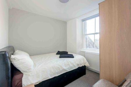 5 bedroom flat to rent - Photo 4