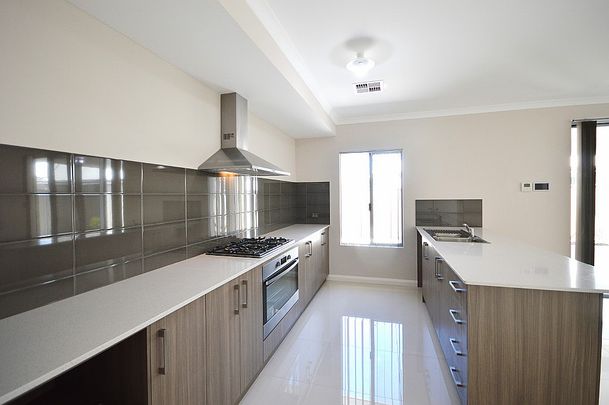 167 Honeywood Avenue, Wandi WA 6167 - Photo 1