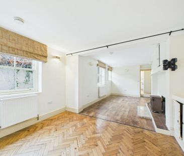 Semi-detached house to rent on - Photo 4