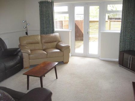 3 bedroom terraced house to rent - Photo 2