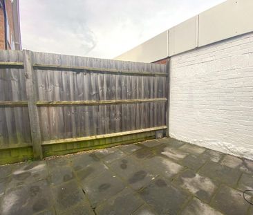 2 bedroom end of terrace house to rent - Photo 2