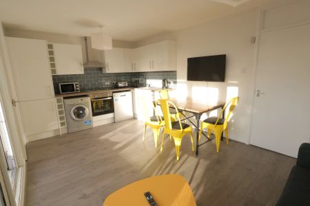 18 Hind Grove – Room 2 - Photo 4