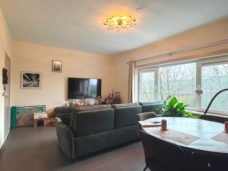 RuimTTweeslaapkamerappartement gelegen in de stationsbuurt Gent-Sint-Pieters. - Photo 2