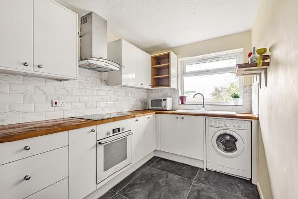 1 bedroom in a flat share to rent - Photo 1