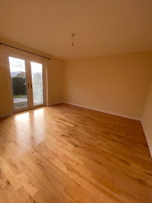 11 Ferndale, Warrenpoint, BT34 3FE - Photo 1