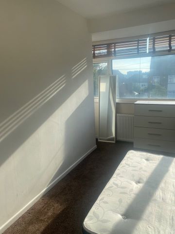 Room in a Shared House, Becketts Park Crescent, LS6 - Photo 4