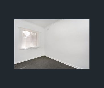 SPACIOUS INTERIOR & LARGE GARDEN WITH SECURE CARPORT - Photo 4