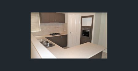 Immaculate townhouse - Photo 4