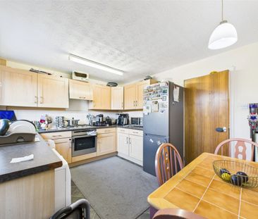 Eaton Close, Beeston, Nottingham, NG9 - Photo 4