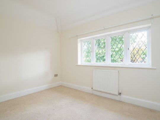 Longdown Lane North, Epsom, KT17 - Photo 1