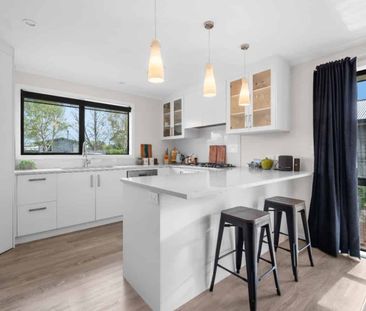 Modern Living - Three bedroom home! - Photo 4