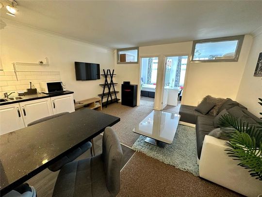 2 bedroom flat to rent - Photo 1