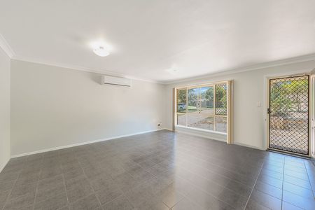 Comfortable Living in a Quiet, Leafy Street - Photo 2