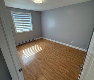 4 1/2 - LAVAL - IMMEDIATE - COMPLETEMENT RENOVE - Photo 2