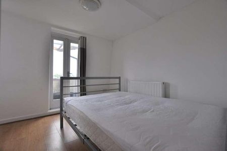 Ion Sq, London, E2 - Photo 2