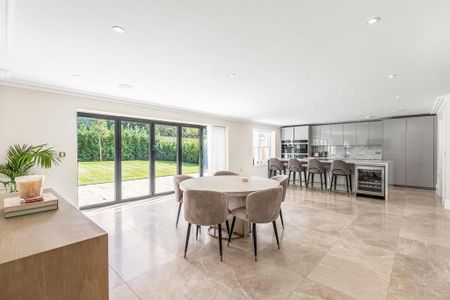 5 bedroom detached house to rent - Photo 2