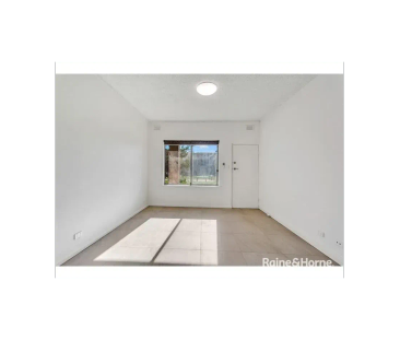 Comfortable Ground Floor Living in a Convenient Location - Photo 5
