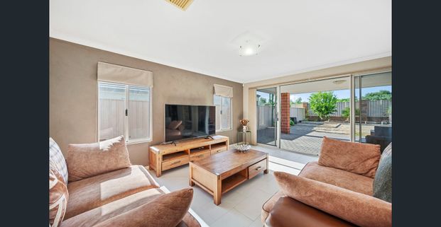 Stunning Family Home in a Prime Caversham Location – 75 Barbarossa Drive - Photo 1