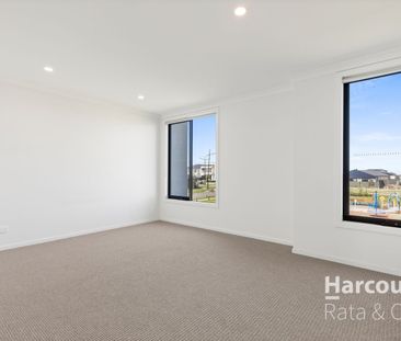 Stunning Brand New 4 Bedroom Townhouse! - Photo 6
