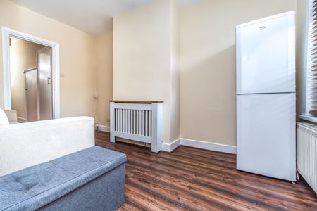 2 Bed Flat, Cambus Road, E16 - Photo 2