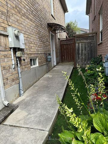 For Lease - 185 Red Maple Road Unit# Basement, Richmond Hill, Ontario - Photo 2