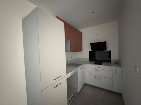 Location Appartement 1 pièce 30m² ST MAXIMIN LA STE BAUME 83470 - Photo 4