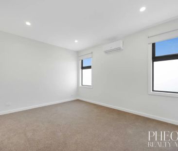 “NEWLY BUILT 3 BEDROOM, TWO BATHROOM FAMILY TOWNHOUSE” - Photo 4