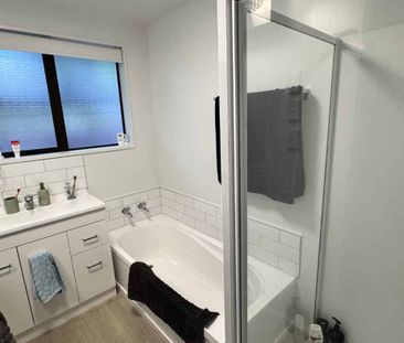 Renovated 3-bedroom home - Photo 3