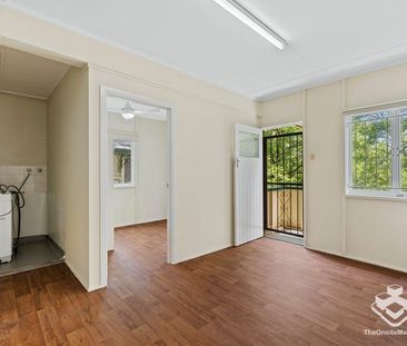 Spacious 4-Bedroom Family Home Steps from Ironside State School - Photo 4