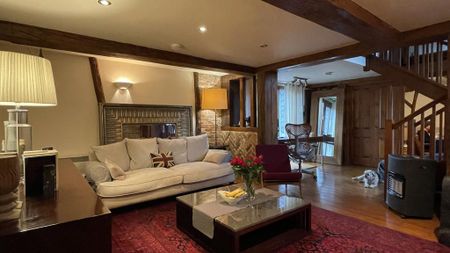 3 bedroom detached house to rent - Photo 2