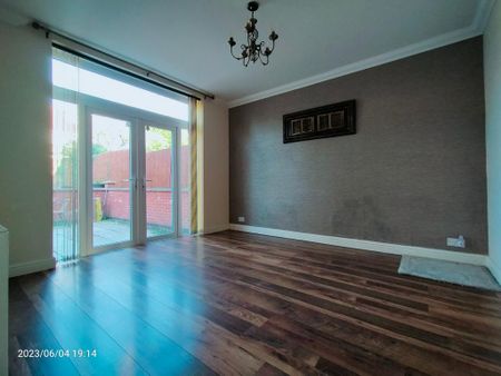 3 bedroom semi-detached house to rent - Photo 5