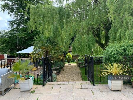 6 bedroom detached house to rent - Photo 4