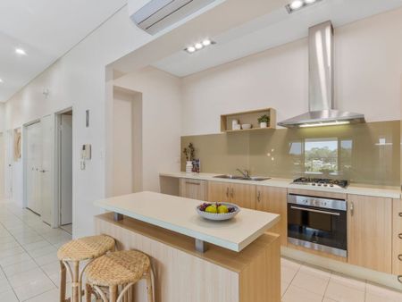 Spacious 3-Bedroom Apartment with Stunning Views & Premium Location! - Photo 4