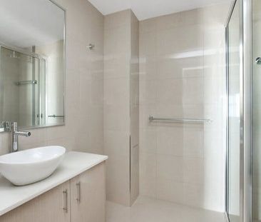 INNER CITY RESIDENCE - Photo 6