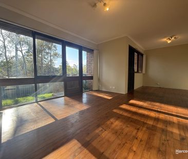 Charming Three-Bedroom Townhouse in a Convenient Location... - Photo 3