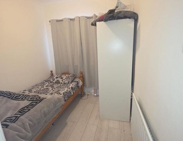 Room in a Shared House, Castleview Gardens, IG1 - Photo 1