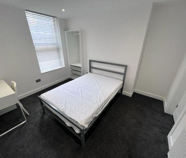 6 bedroom terraced house to rent - Photo 4
