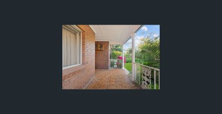 Large Brick Home In Burwood - Photo 5