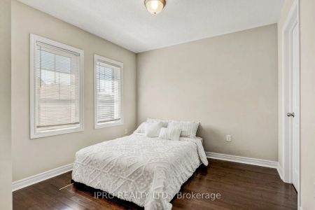 Property For Lease | W9264460 - Photo 5