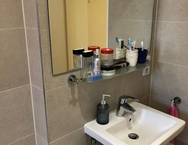 WG Zimmer Vorzugsweise Weiblich - Foto 1