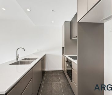 Stylish 1-Bedroom Apartment with Study Nook - Photo 3