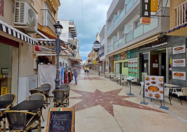 LONG TERM RENTAL IN LA CARIHUELA 3 BEDROOMS, AND PRIVATE PARKNG – tor501ts