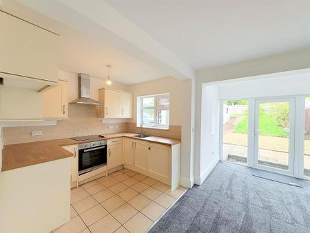 3 bedroom semi-detached house to rent - Photo 4