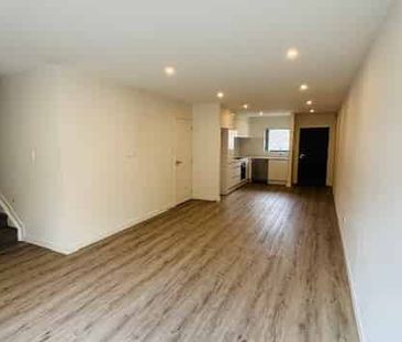 3 bedrooms, 3 Bathroom Town House - Photo 4