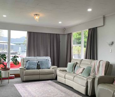 Warm & Spacious Family Home in Boulcott - Photo 5