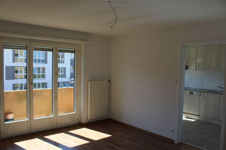 Rent a 3 rooms apartment in Courgenay - Photo 3