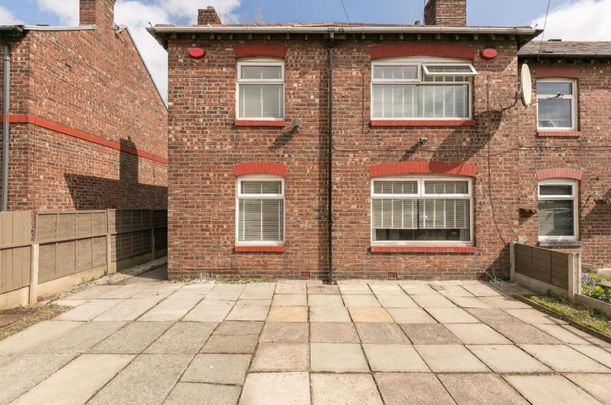 4 Bed Terraced House, Hassop Avenue, M7 - Photo 1