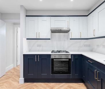 Flat 2, 33 Lawrence Buildings, London N16 - Photo 4