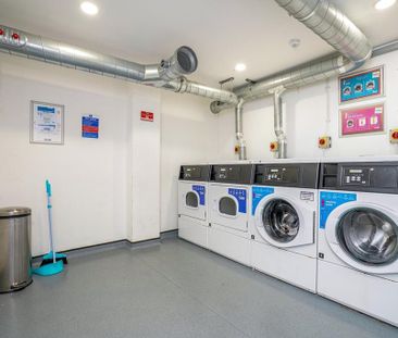 3 bedroom flat to rent - Photo 2